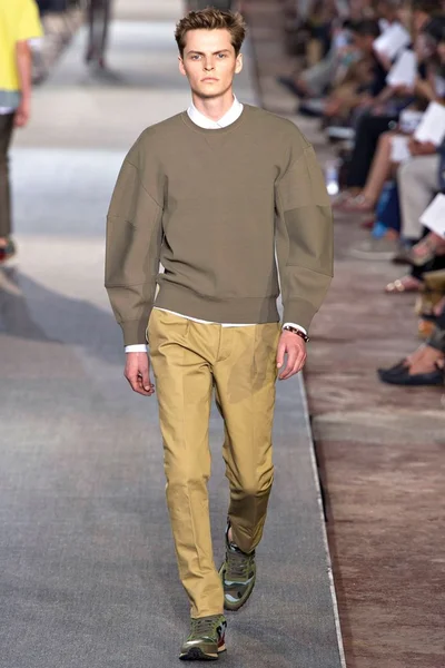 Look 10
